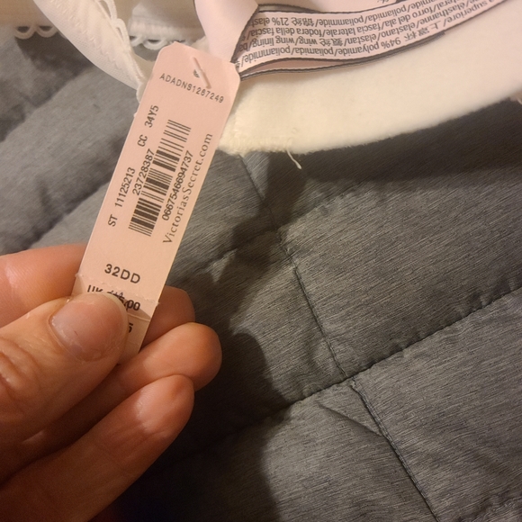 Victoria Secret Bras - Picture 3 of 4